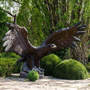 {{photo.Alt || photo.Description || 'Фигура Орел большой, стеклопластик, 180 см.'}}