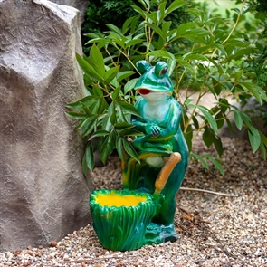 {{photo.Alt || photo.Description || 'Кашпо лягушка в камышах'}}