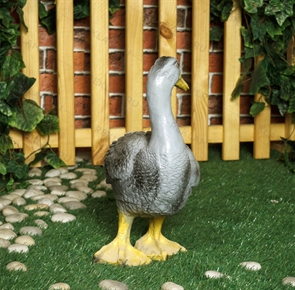 {{photo.Title}} {{photo.Alt || photo.Description || 'Садовая фигура Серая утка, полистоун, 45 см.'}}