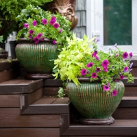 уличный цветочный вазон