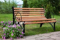 уличная парковая скамейка