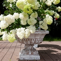 цветочный вазон из бетона