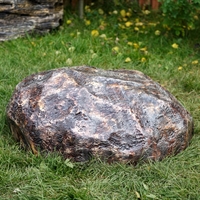 декоративный камень на крышку люка