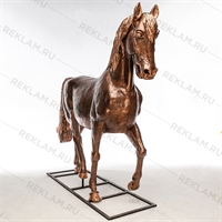 конь рысак рекламная фигура