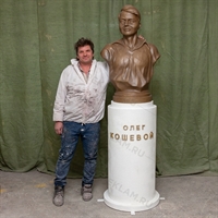Бюст Олег Кошевой - фото 21812