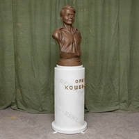 Бюст Олег Кошевой - фото 21814