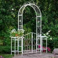 арка в саду