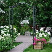 садовая арка с кадками