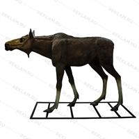 парковая скульптура лосиха