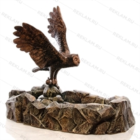 фонтан сова на камнях