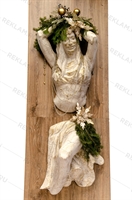 Фигура Девушка выходящая из стены