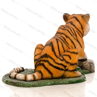 Объемная фигура тигренок на камне