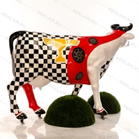 рекламная фигура корова феррари