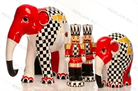 фигуры солдатика и слоника с покраской феррари