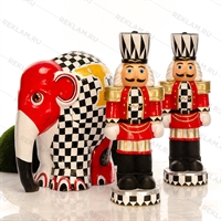 фигура солдатика с покраской феррари