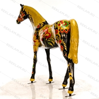 ростовая фигура коня с росписью хохлома