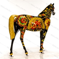 ростовая фигура коня с росписью хохлома