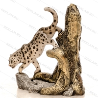 объемная фигура барс на дереве