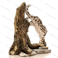 ростовая фигура барс на дереве