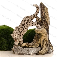 фигура барс на дереве