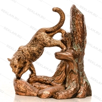 фигура барс на дереве