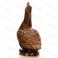 фигура птицы пеликан