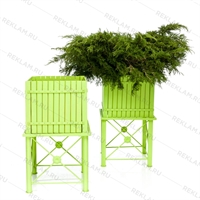 Кадка с металлической подставкой