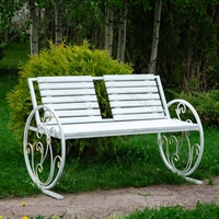 белая скамейка