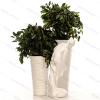 Фигура Девушка на камне