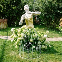 Ландшафтная скульптура балерина