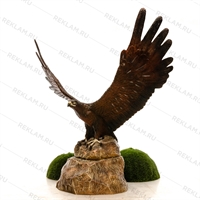 объемная фигура беркут на камнях