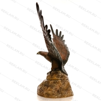 фигура беркут на камнях