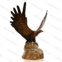 объемная фигура беркут на камнях