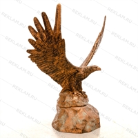 скульптура беркут на камнях