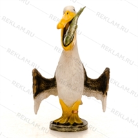 фигура пеликан с рыбой