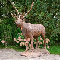 парковая скульптура северный олень