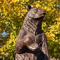 большая фигура медведя