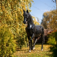 ростовая фигура Конь вороной