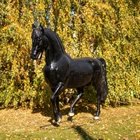 парковая фигура Конь вороной