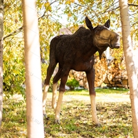 парковая скульптура лосиха