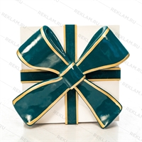 Фигура рекламная Подарок  для декора витрины магазина из стеклопластика