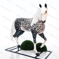 фигура коня с гривой