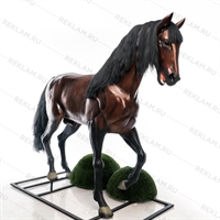 конь с гривой