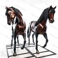кони из стеклопластика для рекламы