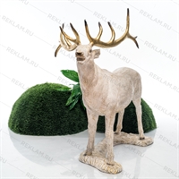 уличная фигура оленя