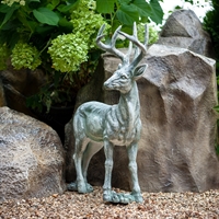 фигура олень с ветвистыми рогами