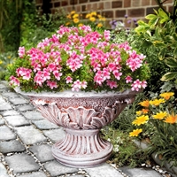 вазон для благоустройства территории кафе и ресторана