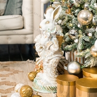 фигура заяц в бело-золотой покраске фигура заяц в бело-золотой покраске