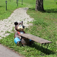 Скамейка Медведь из дерева и полистоуна