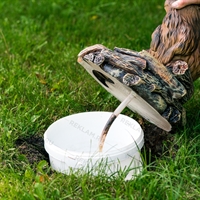 фонтан с ведром